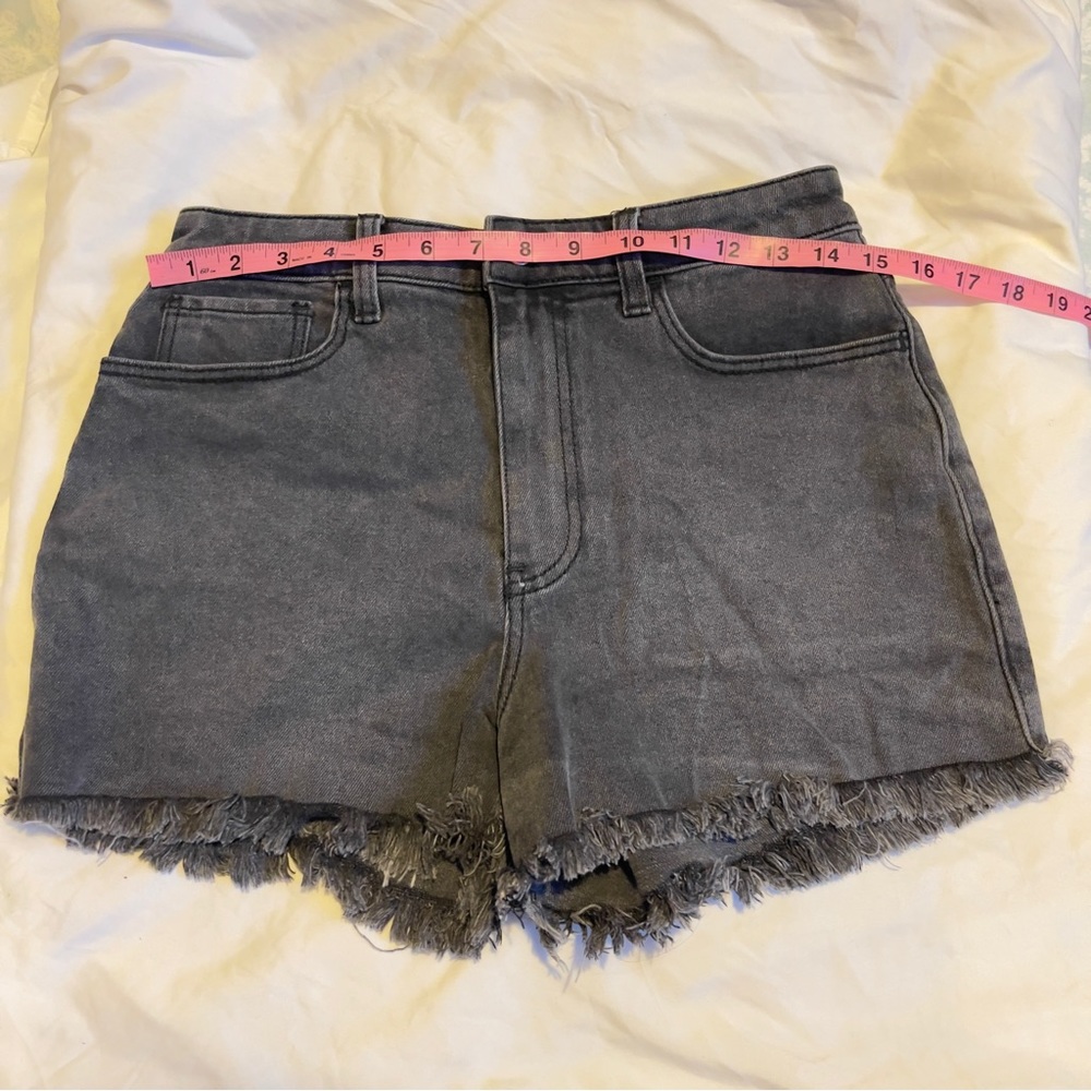 HOLLISTER Vintage Stretch, Ultra High Rise Mom 3" Jean Short: Black  size: 7 /28